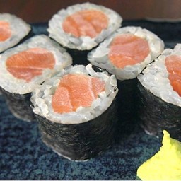 Salmon  Maki ข้าวห่อสาหร่ายไส้ปลาแซลมอน