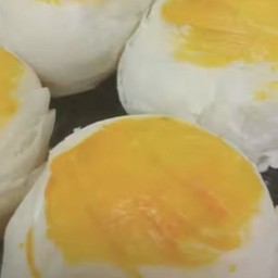 ขนมเปี๊ยะไส้ถั่ว  ไส้ไข่เค็ม ไส้งาดำ