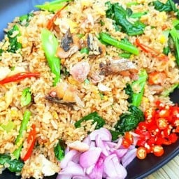 ข้าวผัด คะน้าปลาเค็ม