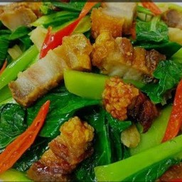 คะน้าหมูกรอบ