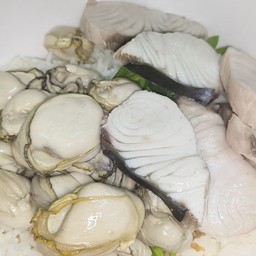 ข้าวต้มปลาอินทรี + หอยนางรม