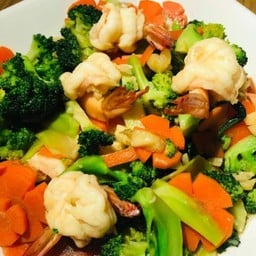 ความสุขของกระเพรา ฟรีไข่ดาว
