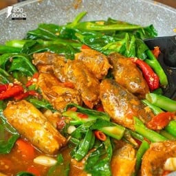 ผัดคะน้าปลากระป๋อง