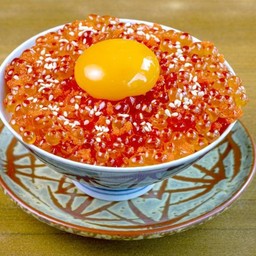 Ran Ran_don ข้าวหน้าไข่ปลาแซลมอนและไข่แดง