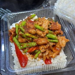 ผัดพริกแกง