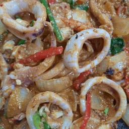 ผัดไข่เค็ม ปลาหมึก