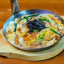 Katsu ni หมูทอดราดไข่