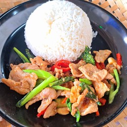 คะน้าหมูชิ้นราดข้าว