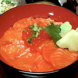 Salmon ikura_don ข้าวหน้าปลาแซลมอนกับไข่ปลาแซลมอน