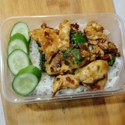 ข้าวราดผัดกระเพราไก่