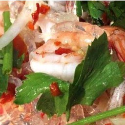 ยำเส้นแก้วรวมมิตรไก่สับ