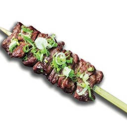 Gyu Harami Kushi เนื้อกระบังลมโรยด้วยต้นหอม