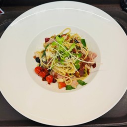 สปาเก็ตตี้สูตรพริกแห้งกระเทียม เบค่อนกรอบ