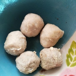 ลูกชิ้นเนื้อ3ลูก,ลูกชิ้นเอ็น2ลูก