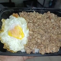 ข้าวหมูสับกระเทียม + ไข่ดาว