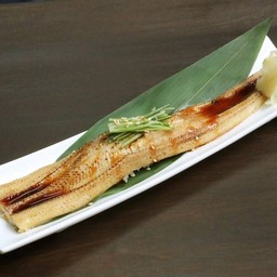 Anago Ippon Nigiri  ปลาอะนะโงะ ทั้งตัว นิกิริ