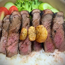 ข้าวหน้าเนื้อย่าง น้ำจิ้มแจ่ว ไซค์อิ่มจุก