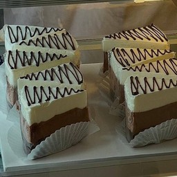 Chocolate mousse cake