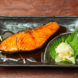 Salmon Teriyaki ปลาแซลมอนซอสเทริ