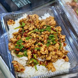 ผัดกะเพรา (ใส่แค่ใบกะเพรา)