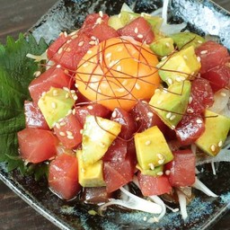 Maguro Avocado Yukke ปลามะกูโระกับอโวคาโดคลุกซอส