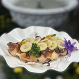 Banana nutella croffle