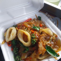 เส้นใหญ่ผัดขี้เมา