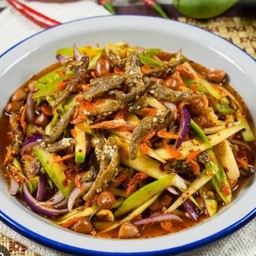 ยำมะม่วงปลากรอบ