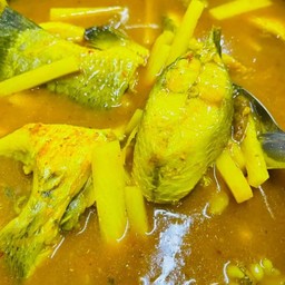 แกงส้มปลากระพงยอดมะพร้าวอ่อน (ไม่ราดข้าวนะคะ 🙏🏻😊) **ราคาต่อชิ้นขึ้นลงตามน้ำหนัก**