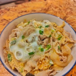 ข้าวหน้าสันคอหมูตุ๋น ซอสญี่ปุ่น