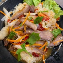 ยำคอหมูย่าง