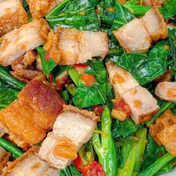 คะน้าหมูกรอบ