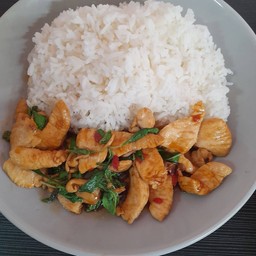 กะเพรา ไก่ชิ้น