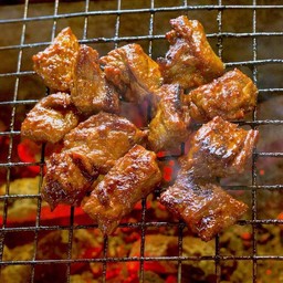 Tsubo Harami Yaki สันคอวัวติดมันหมักซอส ย่าง