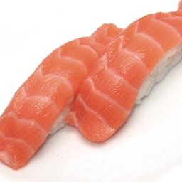 Salmon Nigiri  ปลาแซลมอนนิกิริ