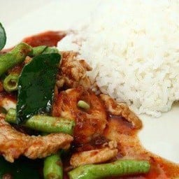 ผัดพริกแกงหมู