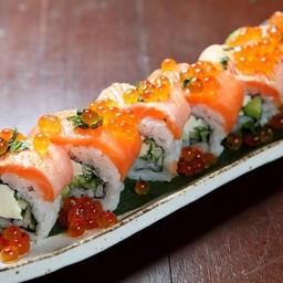 Salmon roll ปลาแซลมอนโรล