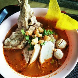 ก๋วยเตี๋ยวหมูต้มยำเรือนไม้ (ใส่กระดูกด้วยคะ)