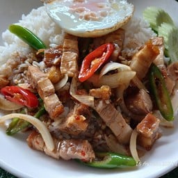 หมูกรอบผัดพริกหยวก