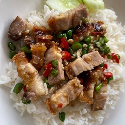 หมูกรอบคั่วพริกเกลือ