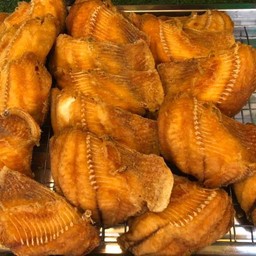 ปลาทอด 1 ชิ้น พริกน้ำปลารสเด็ด