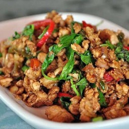 กระเพราหมูสับ (กับข้าว)