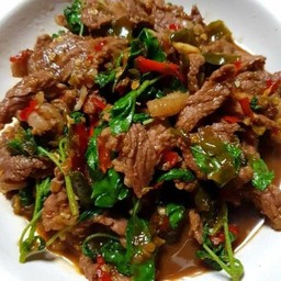 กระเพราหมูชิ้น