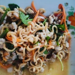 ยำ ไวไวหมูสับ ( สำหรับคนใหญ่ )