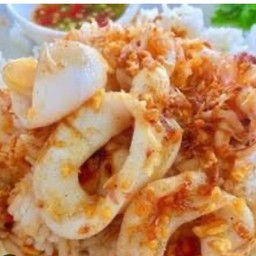 หมึกกระเทียมราดข้าว