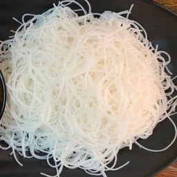 เส้นหมี่ขาวลวก