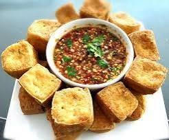 เต้าหู้ทอด น้ำจิ้มถั่ว