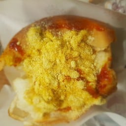 ปังปิ้งไส้ทะลัก  ไก่หยอง + น้ำสลัด (ลูก)