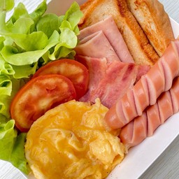 Breakfast ไข่ข้น, เบคอน, แฮม, ไส้กรอก