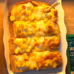 ปังข้าวโพดอบชีส